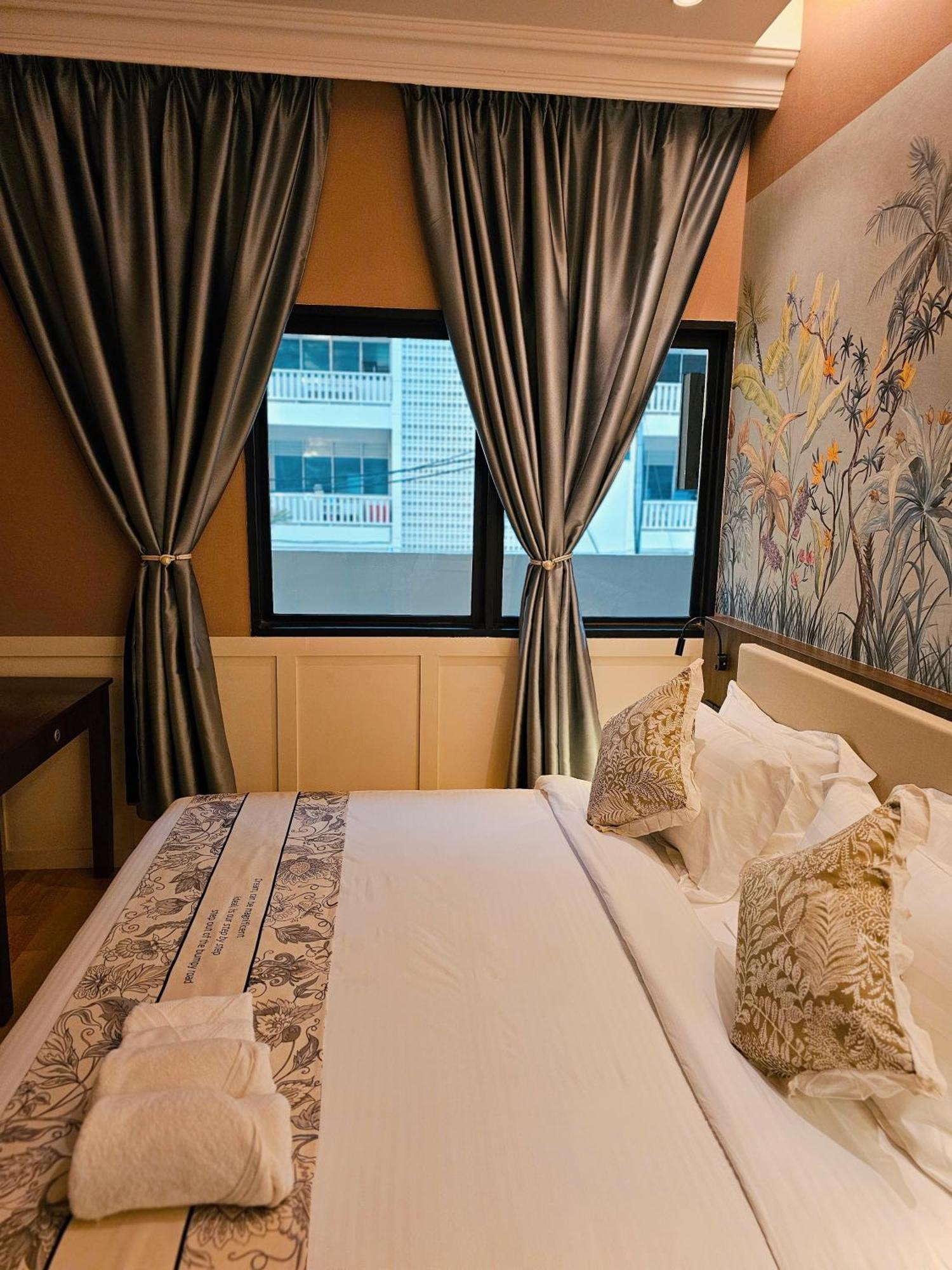 The Palm Suite At Lava Mansion George Town Exterior photo