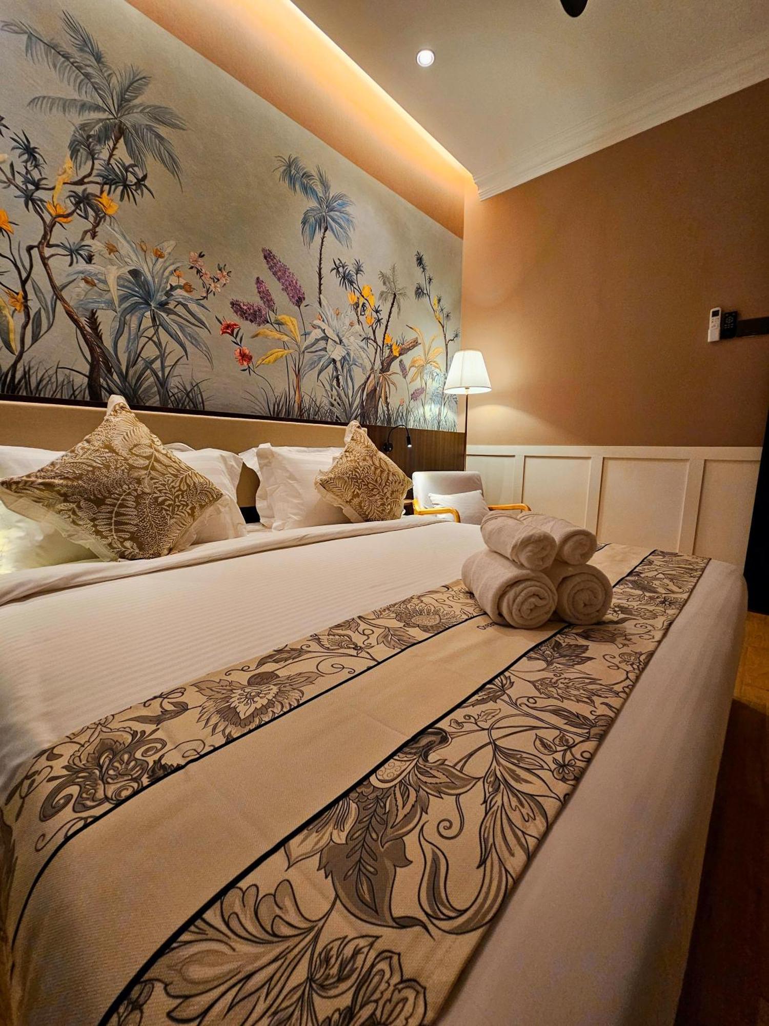 The Palm Suite At Lava Mansion George Town Exterior photo