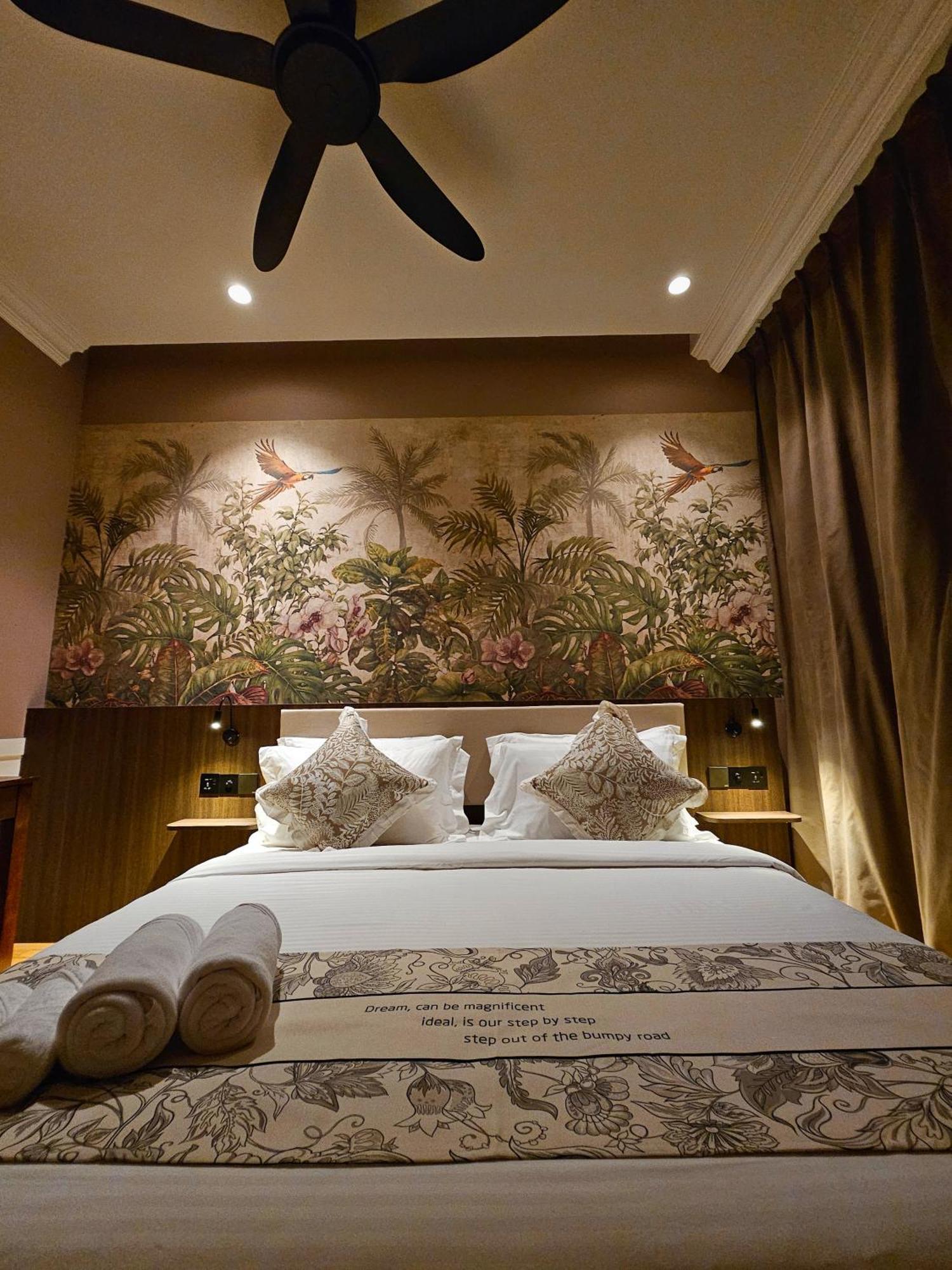 The Palm Suite At Lava Mansion George Town Exterior photo